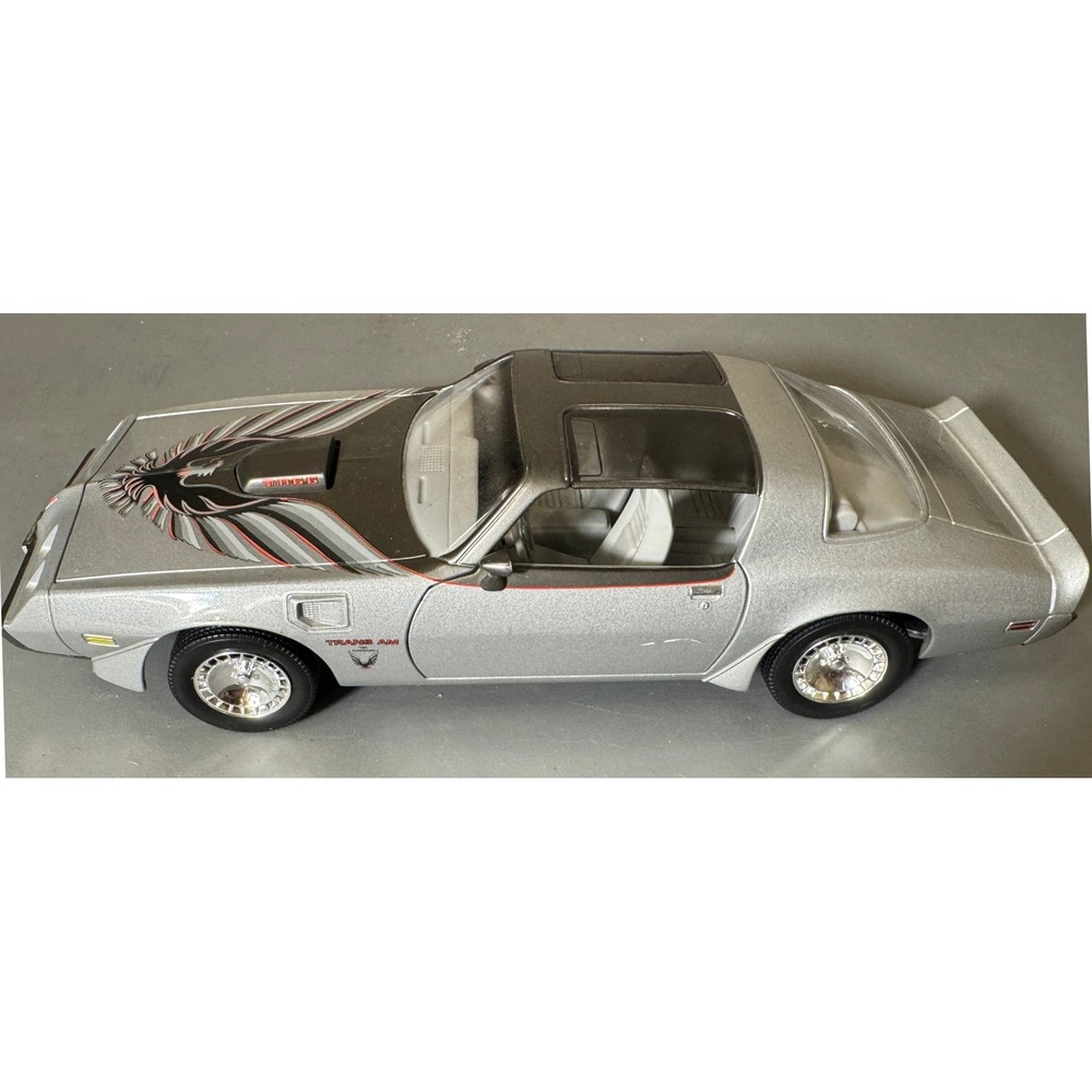 Road Signature 1979 Pontiac Firebird Trans Am 10th Anniversary 1/18 Diecast Car